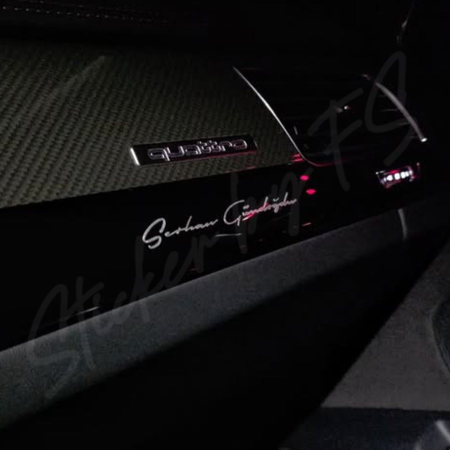 Silberner Namens-Sticker Signatur – personalisierter Autoaufkleber aus Premium Vinyl, wetterfest