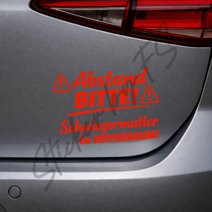 Roter Abstand bitte! Schwiegermutter im Kofferraum! Sticker als auffälliger Auto Aufkleber mit lustigem Spruch, 10 x 14 cm