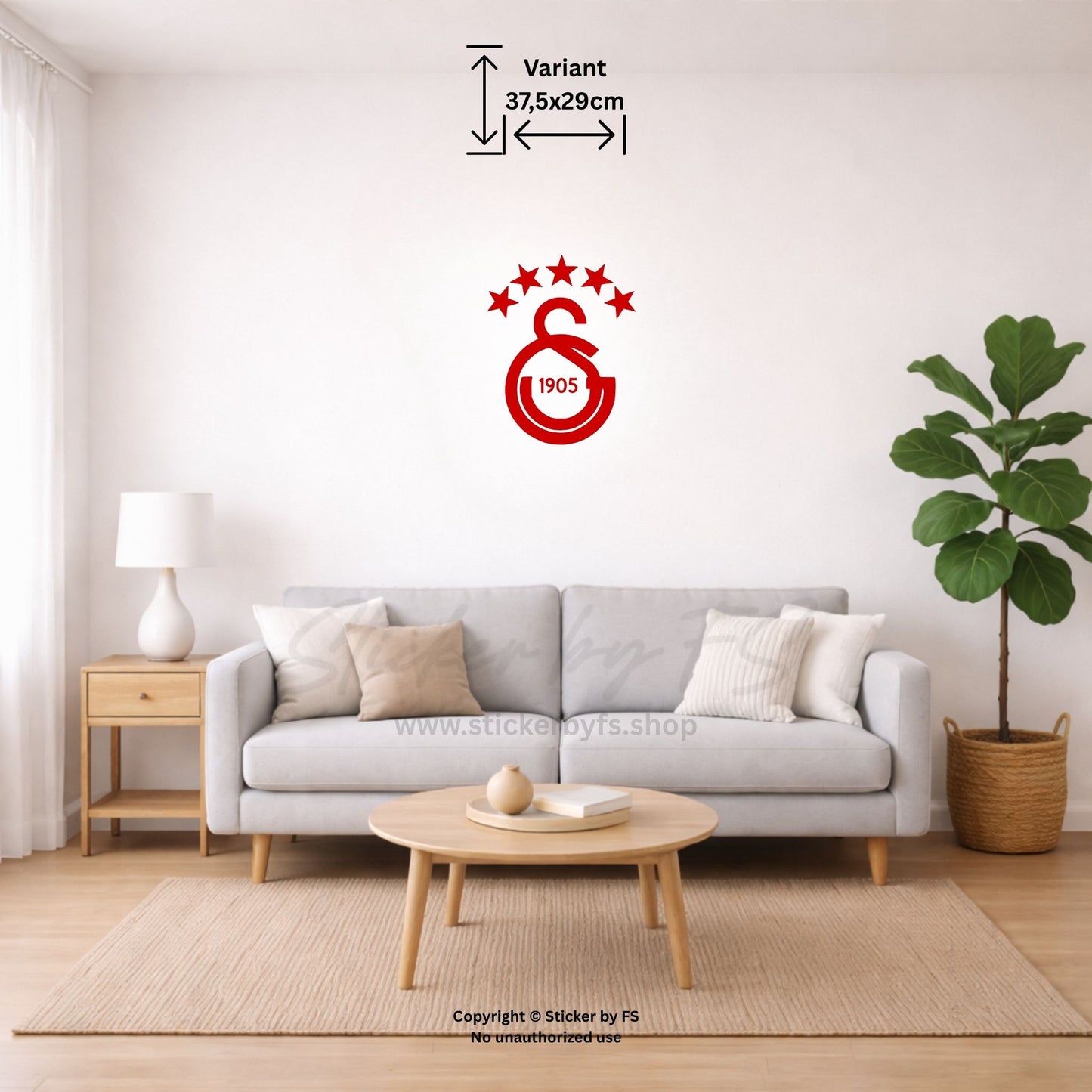 Rotes Galatasaray Wandtattoo an weißer Wand im kleineren Wohnzimmer-Mockup – dekorativer türkischer Wandaufkleber mit Galatasaray Motiv für auffällige Raumgestaltung