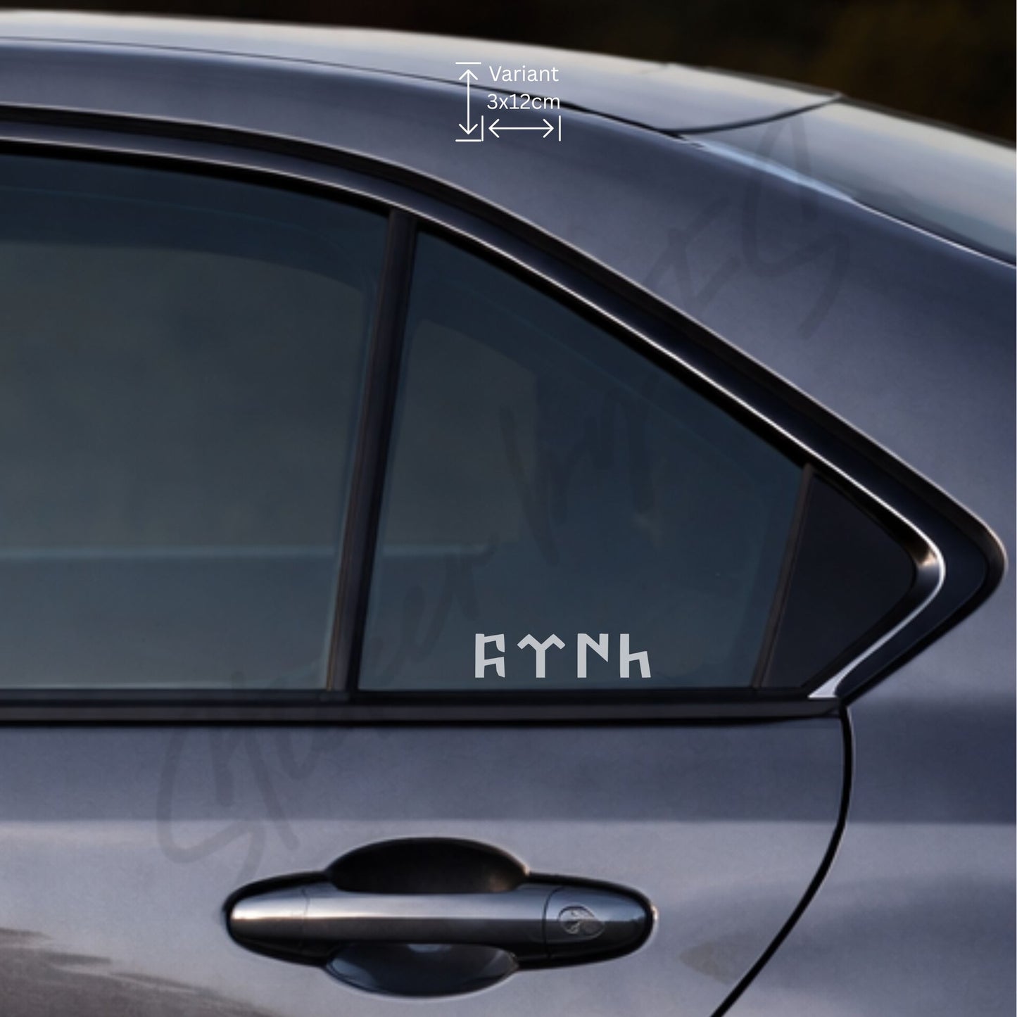 Göktürkce TÜRK Sticker 3 x 12 cm in Silber auf der Seitenscheibe – silberner türkischer Auto-Sticker