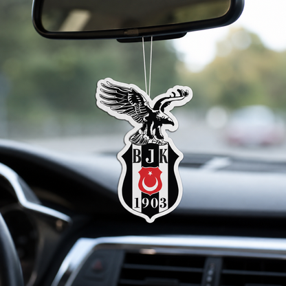 Beşiktaş BJK 1903 Duftbaum mit Adler am Rückspiegel im Auto