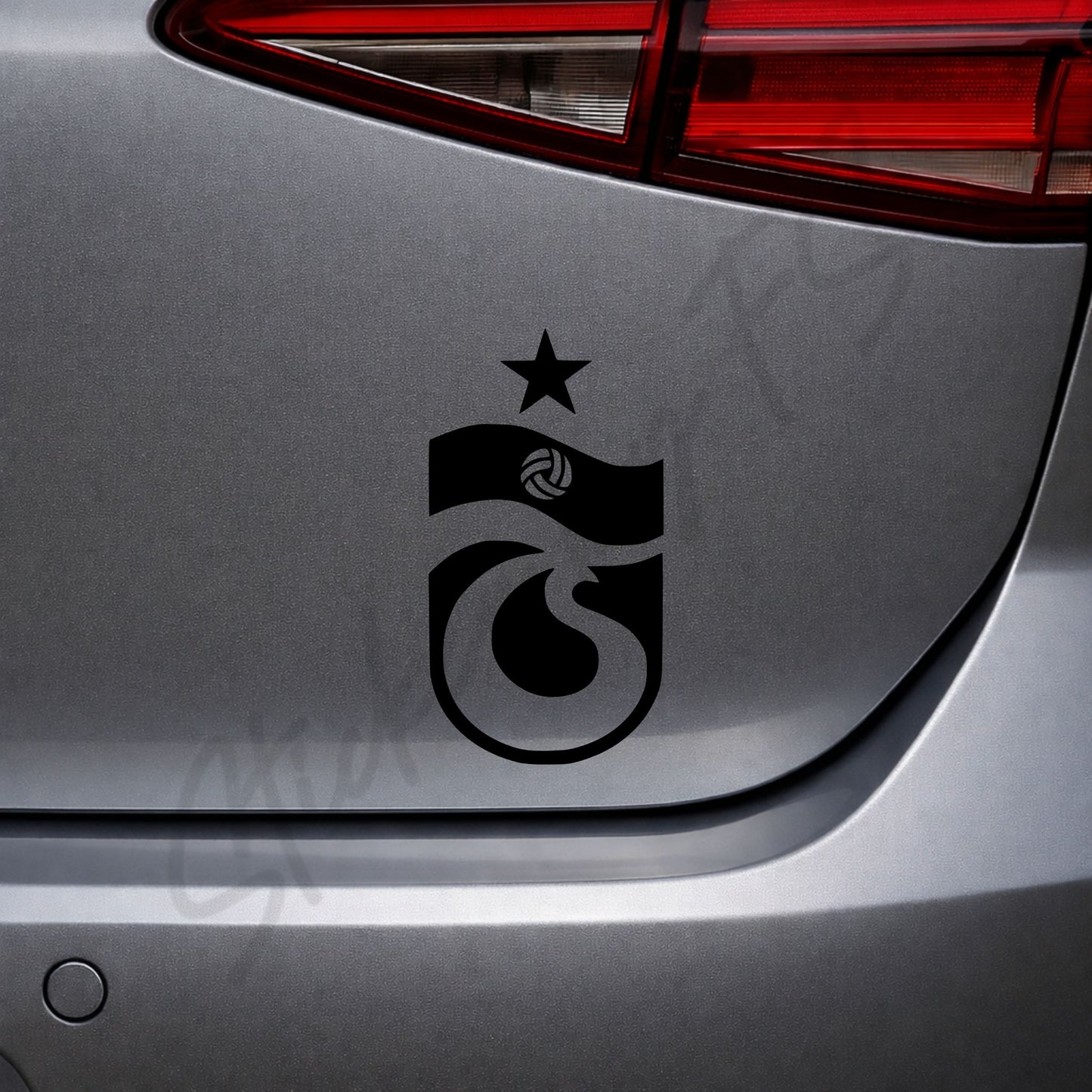 Schwarzer Trabzonspor Autoaufkleber auf der Heckklappe – dezenter Süper Lig Sticker für Auto, Türkei Motiv 7x4 cm