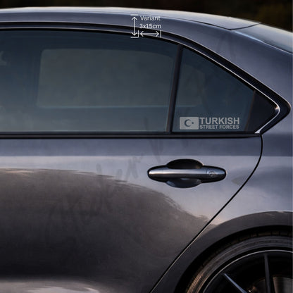 Turkish Streetforces Sticker in Silber an der Seitenscheibe – silberner türkischer Autoaufkleber im Streetforces Design